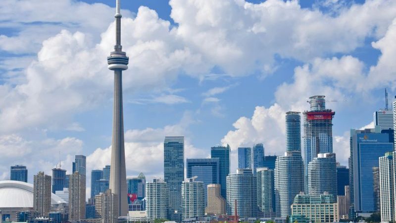 Bank of Canada Survey Signals Renewed Confidence — What Hong Kong Investors Should Know About Global Trade and Policy Risks