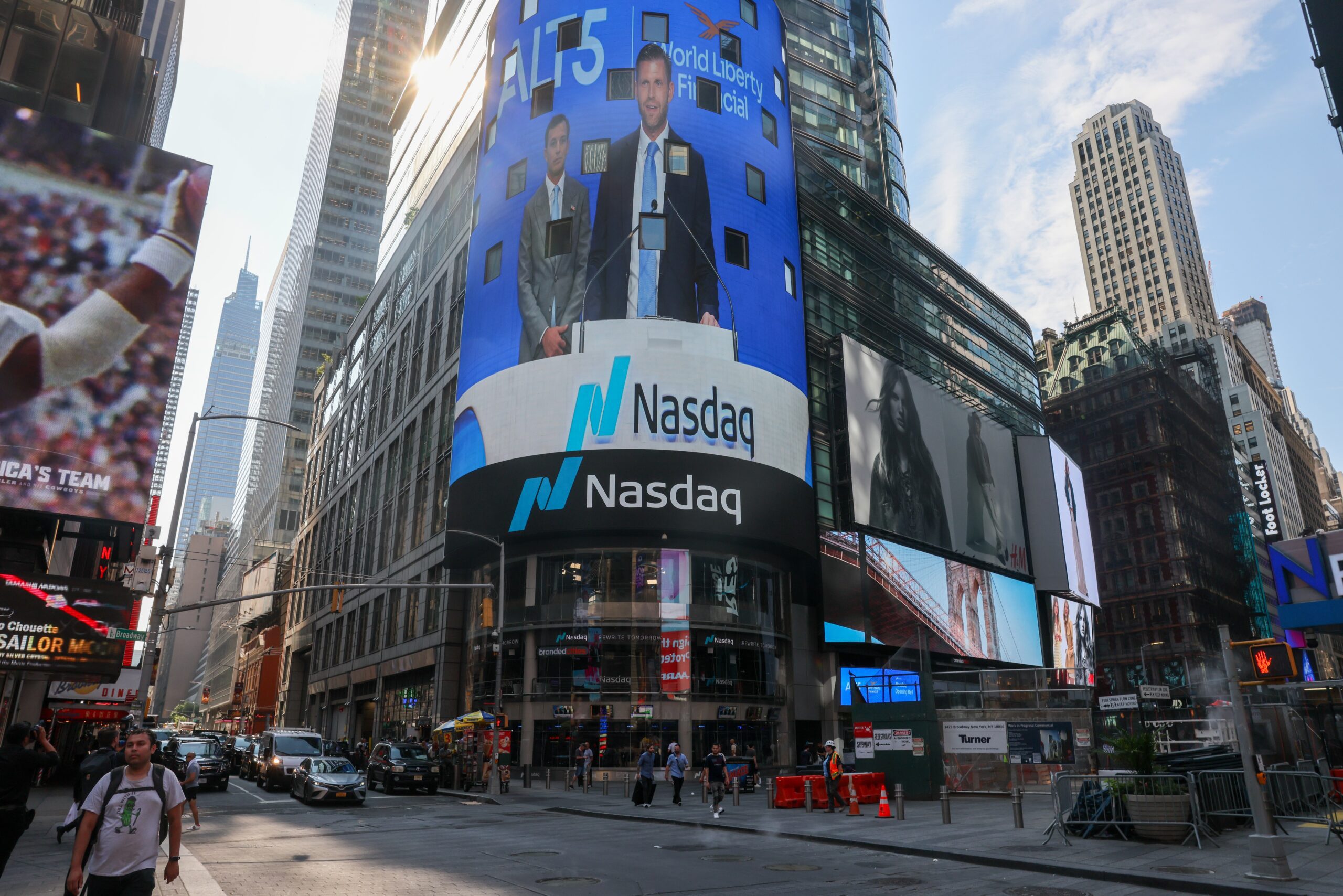 Trump Family Gains $6 Billion in One Day After WLFI Cryptocurrency Launch: What You Need to Know