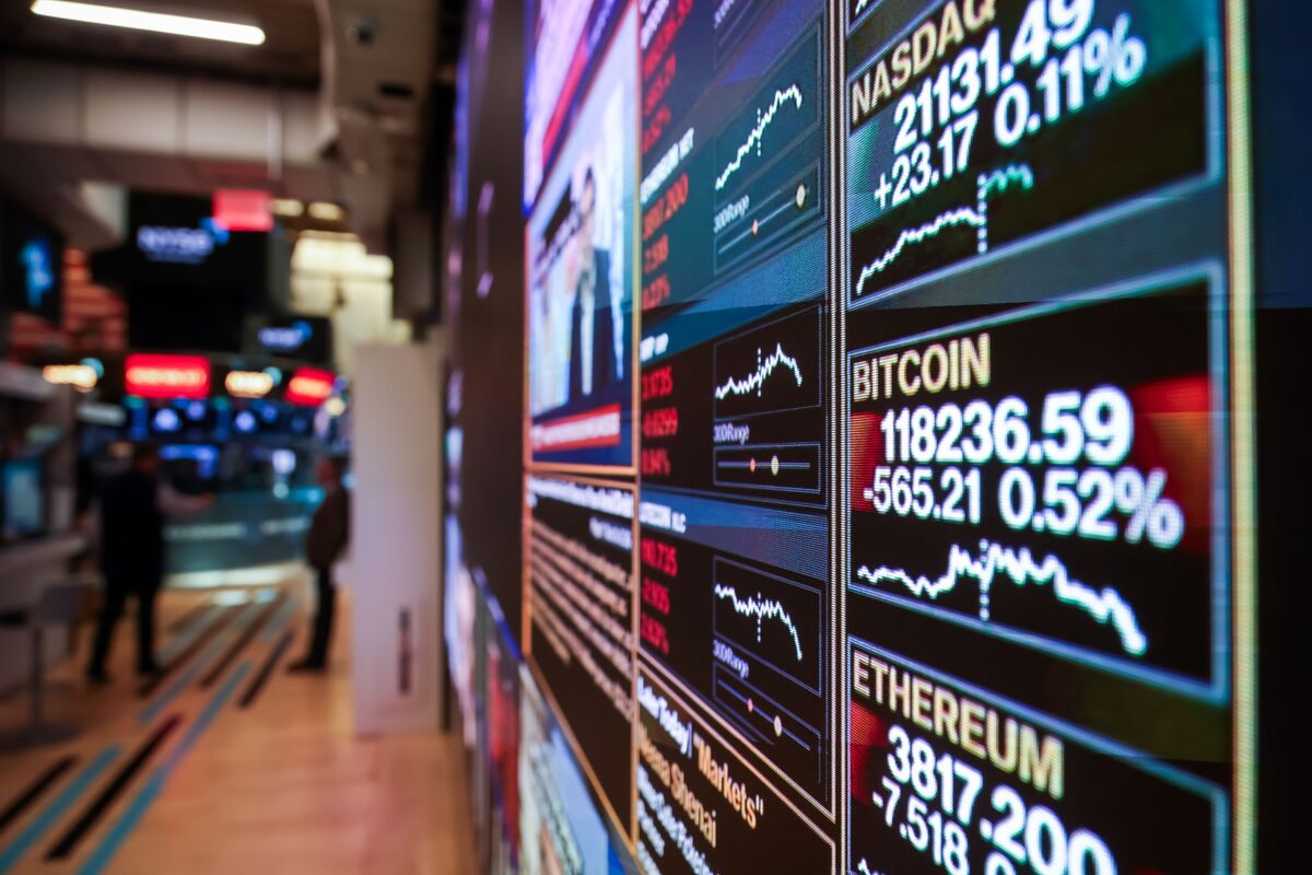 Cryptocurrency Market Faces Challenges as Trump-Linked Tokens Decline Amid Regulatory Shift