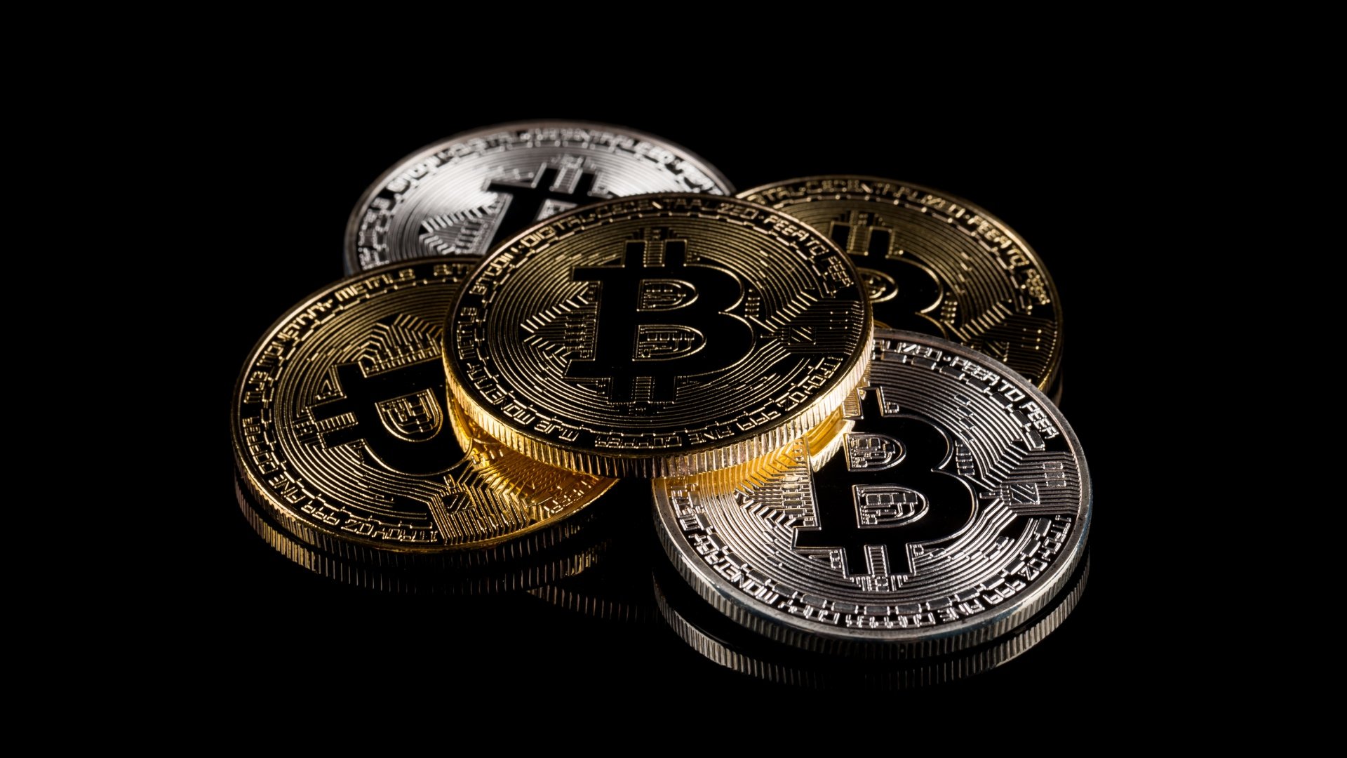 Crypto Market Struggles: Analyzing Bitcoin, Ethereum, and Altcoin Performance After $1 Trillion Sell-Off